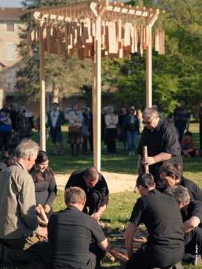 "Le murmure des feuilles" sculpture sonore de Will Menter et l‘ ESAT de Treffort - ADAPEI de Val Revermont au Parc de la Madeleine à Bourg-en-Bresse