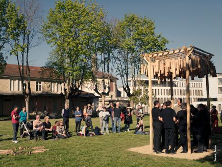 "Le murmure des feuilles" sculpture sonore de Will Menter et l‘ ESAT de Treffort - ADAPEI de Val Revermont au Parc de la Madeleine à Bourg-en-Bresse