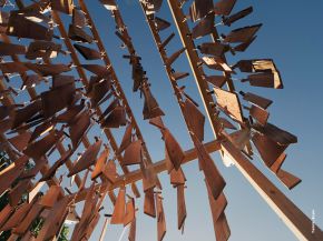 "Le murmure des feuilles" sculpture sonore de Will Menter et l‘ ESAT de Treffort - ADAPEI de Val Revermont au Parc de la Madeleine à Bourg-en-Bresse