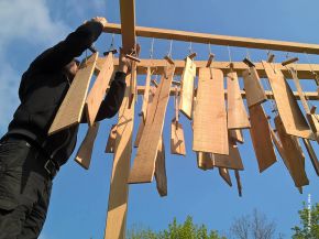 "Le murmure des feuilles" sculpture sonore de Will Menter et l‘ ESAT de Treffort - ADAPEI de Val Revermont au Parc de la Madeleine à Bourg-en-Bresse