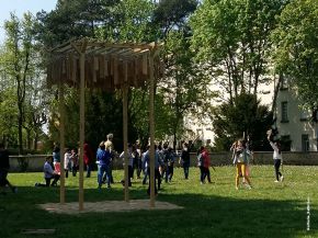 "Le murmure des feuilles" sculpture sonore de Will Menter et l‘ ESAT de Treffort - ADAPEI de Val Revermont au Parc de la Madeleine à Bourg-en-Bresse